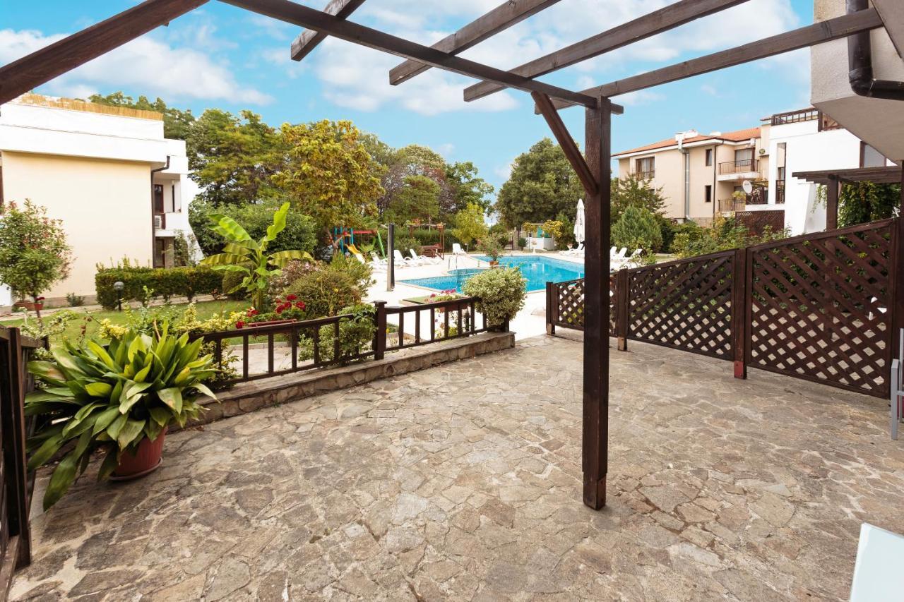 Aparthouse Paradise Bay Apartment Созопол Екстериор снимка
